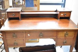 An Edwardian mahogany bedroom suite comprising three piece wardrobe (as found with reverse