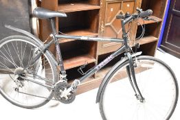 A Trek multi track 700 Sport road bicycle, Shimano SIS gears