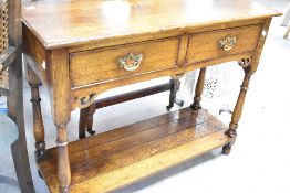 A nice quality reproduction oak side table, possibly Titchmarsh & Goodwin, dimensions approx. W92
