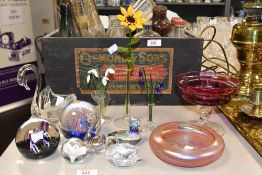A selection of 20th-century decorative sundry art glass, to feature a quantity of delicate flower-