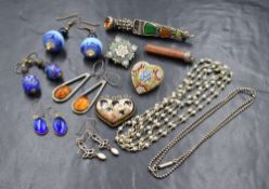 A small selection of costume jewellery including mosaic brooches, a Dirk brooch, Japanese Satsuma