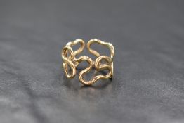 A 9ct gold wire wave motif ring, marked 375, ring size G-H (expands slightly), 3.2g