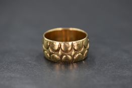 A 9ct gold band, having engraved decoration, marked 375, ring size L, 4.8g