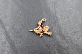 A small 9ct gold charm modelled as a witch on her broomstick, approx 2.4g