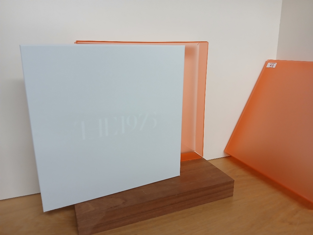 A The 1975 deluxe box set ( some wear to outer box ) contents are EX/EX - album title is ' I like