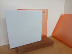 A The 1975 deluxe box set ( some wear to outer box ) contents are EX/EX - album title is ' I like