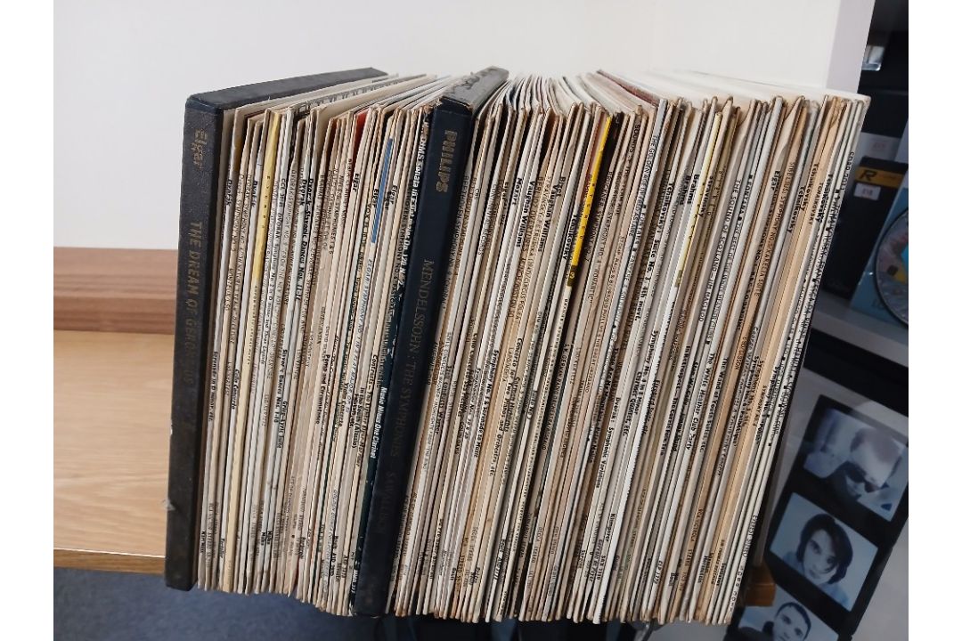 A box of well looked after Classical vinyl titles with some rare pressings on offer - - Image 7 of 7