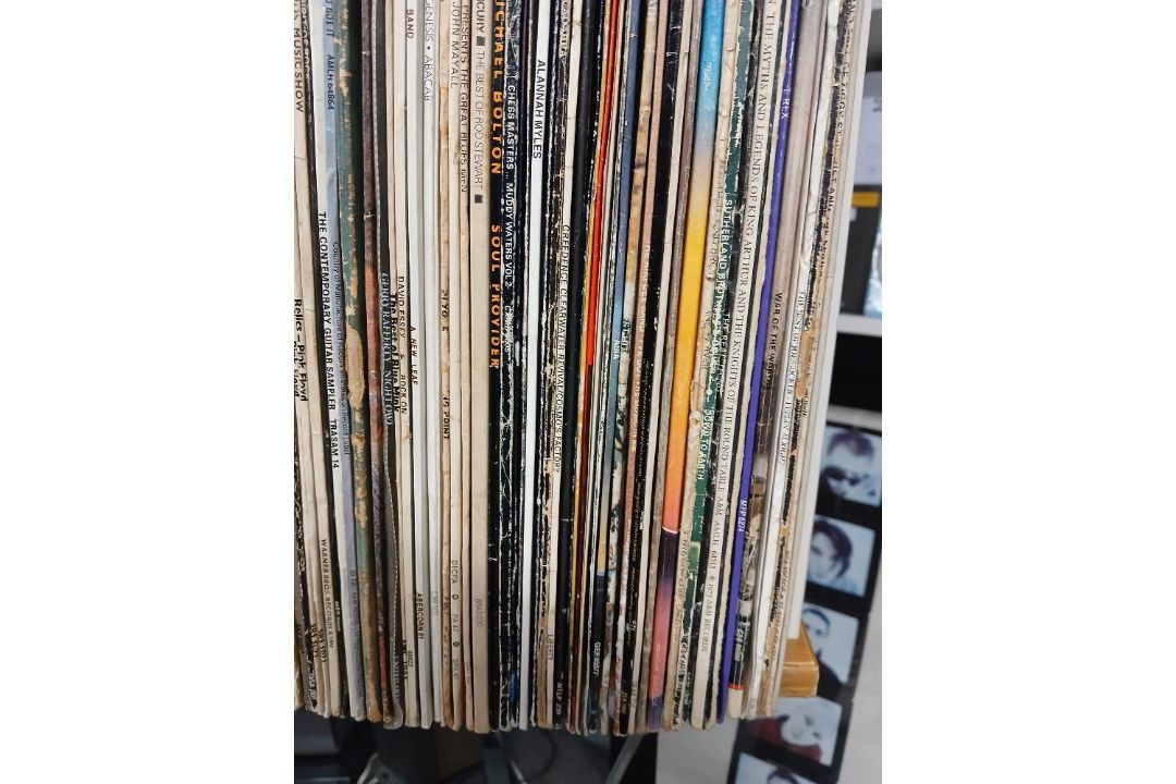 A selection of around 120 mixed vinyl albums as in the photos - condition variable with many VG or - Image 9 of 10
