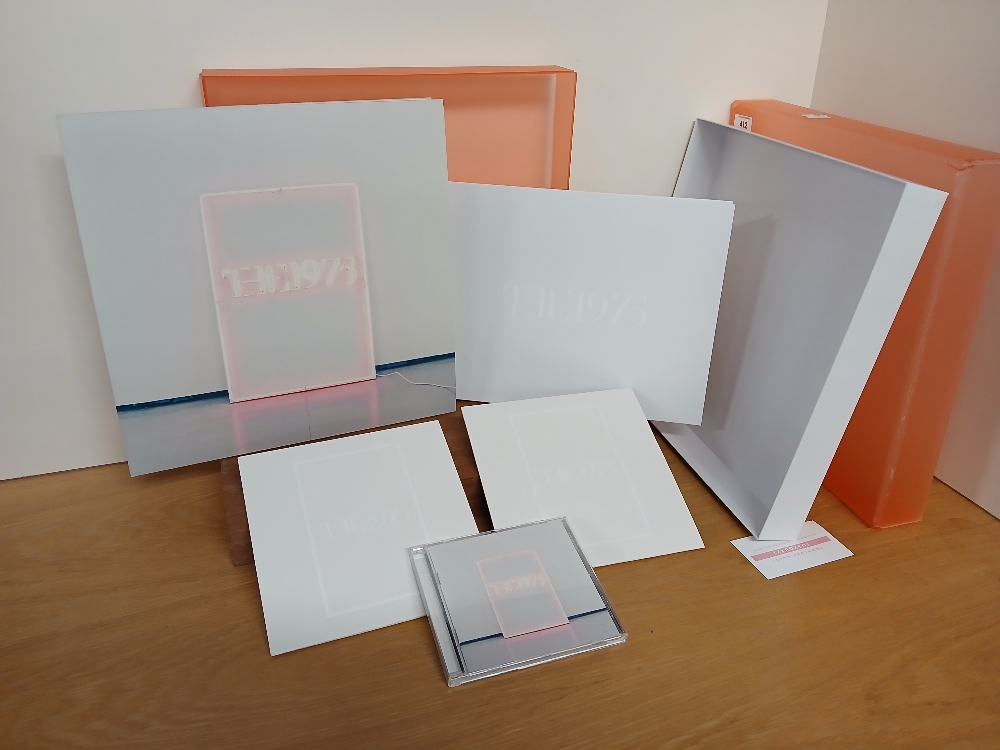 A The 1975 deluxe box set ( some wear to outer box ) contents are EX/EX - album title is ' I like - Image 2 of 3