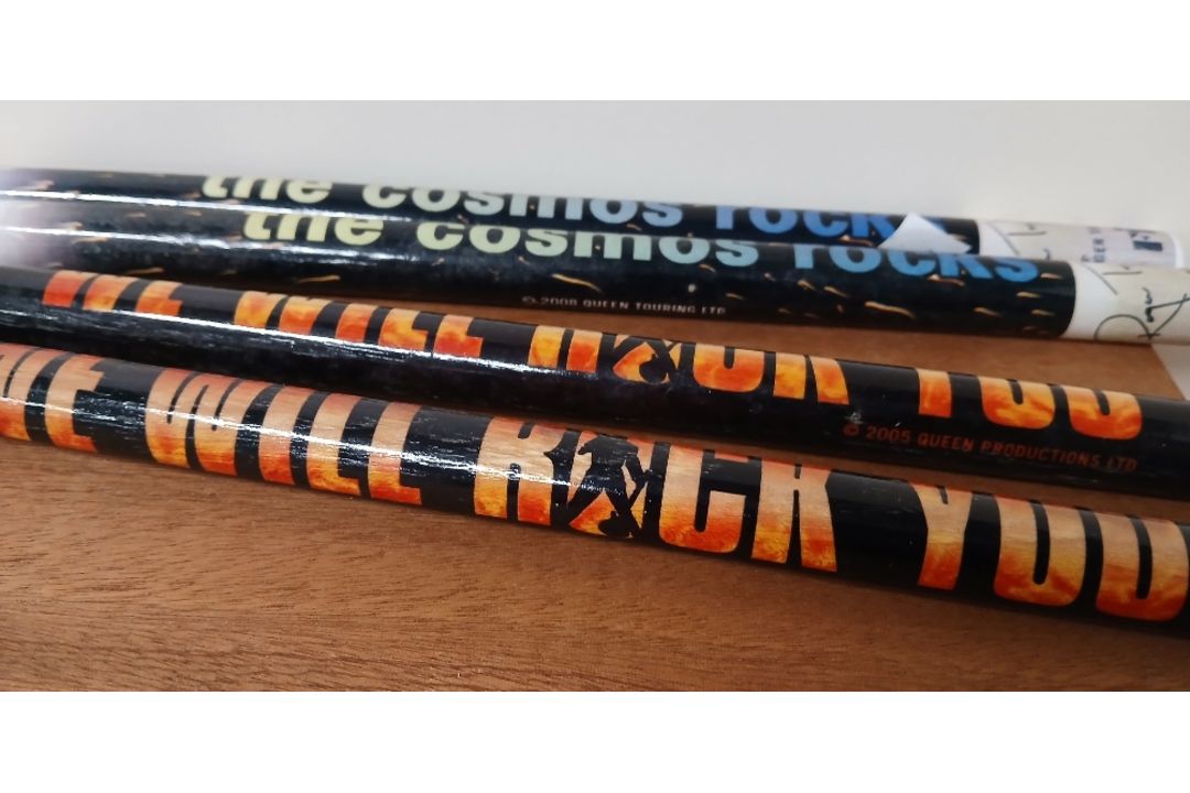 A selection of Queen books and some drumsticks - a nice set of collectables - Image 7 of 10