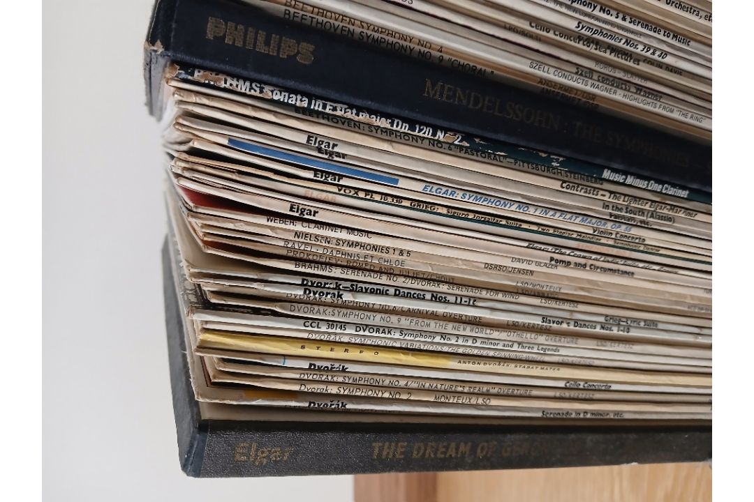 A box of well looked after Classical vinyl titles with some rare pressings on offer - - Image 3 of 7