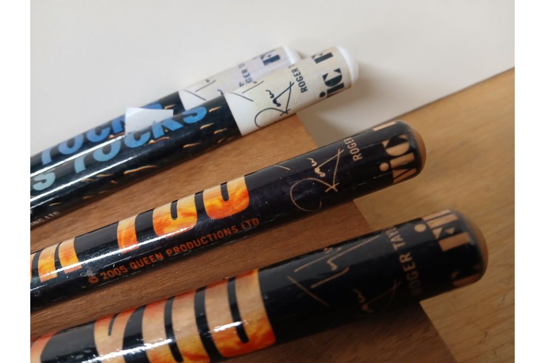 A selection of Queen books and some drumsticks - a nice set of collectables - Image 9 of 10