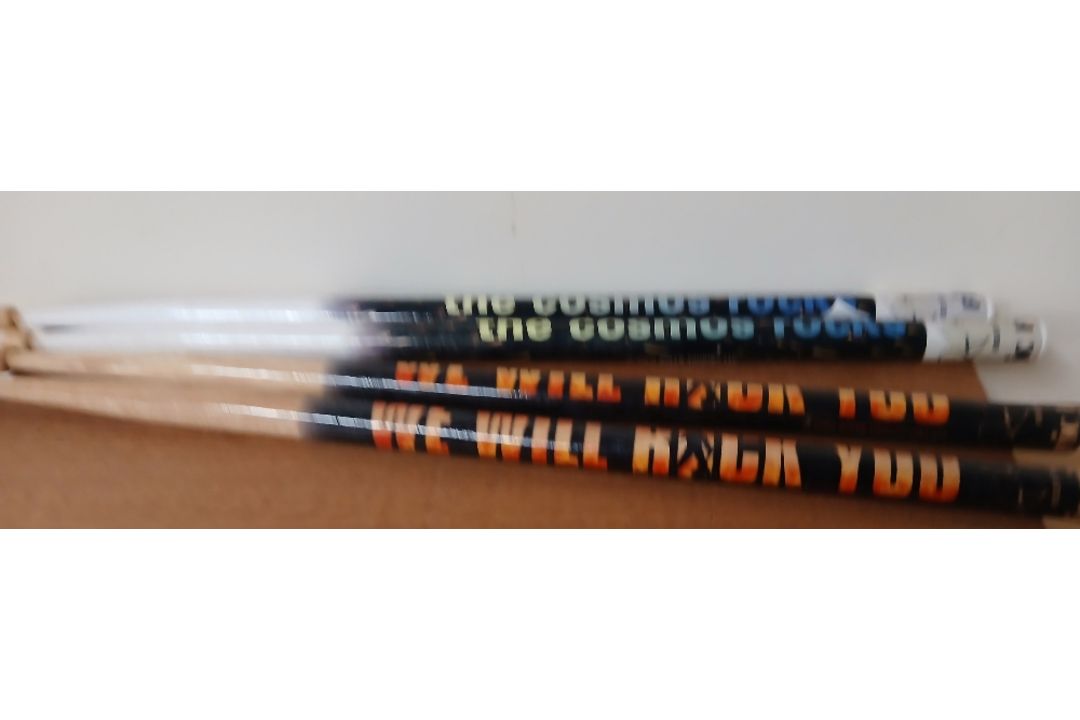 A selection of Queen books and some drumsticks - a nice set of collectables - Image 6 of 10