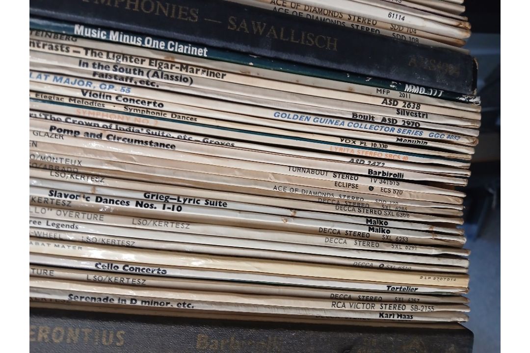 A box of well looked after Classical vinyl titles with some rare pressings on offer - - Image 4 of 7