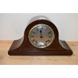 An Edwardian stary inlaid mahogany mantel clock of arched form, featuring a gilt face of Roman