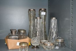 A small quantity of early 20th-century glassware, to include a pair of presumed Art Deco Schindler &