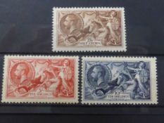 GB 1934 GV SEAHORSES RE-ENGRAVED MINT SET OF THREE IN CARD Fine well centred set of three