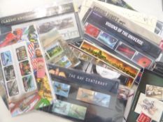 GB MODERN UNMOUNTED MINT PRESENTATION PACKS & FLAT SETS, FACE £1100 Accumulation of presentation