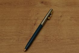 A Sheaffer S440 ballpoint pen in Blue with brushed steel cap and gold trim. Circa 1955.