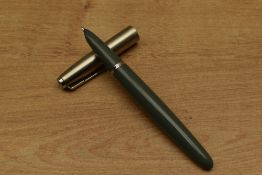 A Parker 21 Super aerometric fill fountain pen in Grey with steel cap. Circa 1956