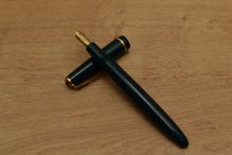 A Parker Duofold Aerometric fill fountain pen in Green with single decorative cap band having a