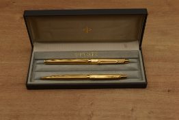 A boxed Parker Classic pencil and ballpoint pen in gold plate vertical line design. Circa 1990