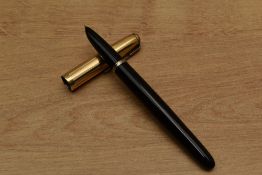A Parker 51 Vacumatic fill fountain pen in Black with gold filled twin jewel parallel lined cap.