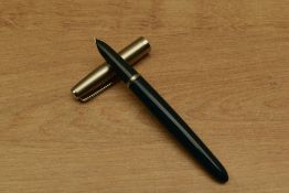 A Parker 21 Standard MkI aerometric fill fountain pen in Green with lustraloy cap. Circa 1950