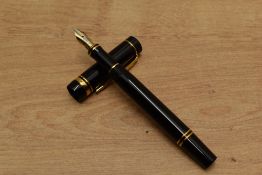 A Parker Duofold International converter fill fountain pen in Black with gold trim having Parker 18k
