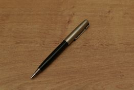 A Parker 51 Special clutch pencil in Forest Green with lustraloy cap