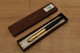 A Parker 51 vacumatic fill fountain pen in Teal Blue with gold filled parallel lined cap. Circa