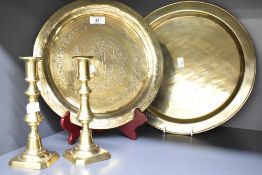 A selection of 20th-century sundry brassware, to include a large Indian decorative plate; two