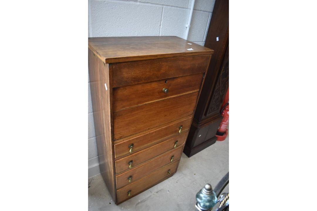 An early to mid 20th Century oak bureau/drawers, having lift lid (hinge loose) drop flap desk - Image 1 of 3