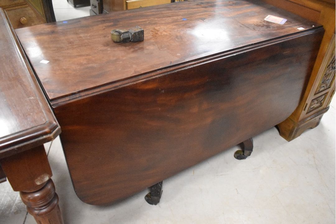A 19th Century mahogany drop leaf dining table, having turned column and quadruple carved shaped - Image 1 of 2