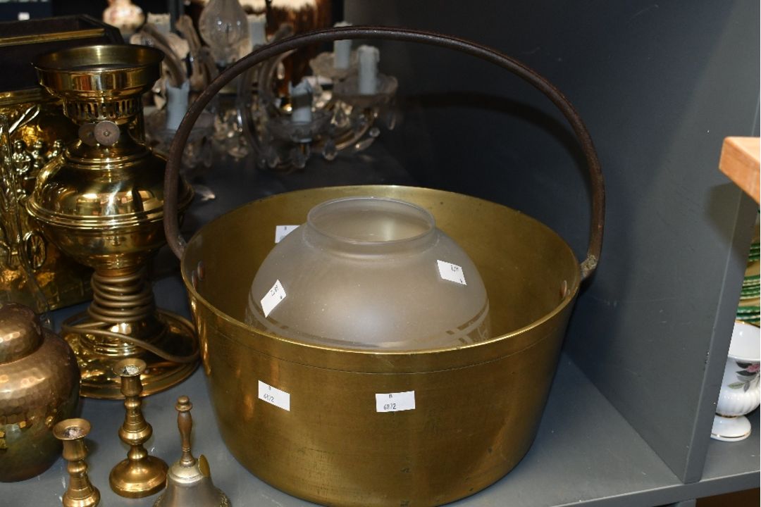 A quantity of late 19th to early 20th-century metalware, to feature a large brass pot with cast iron - Image 4 of 4