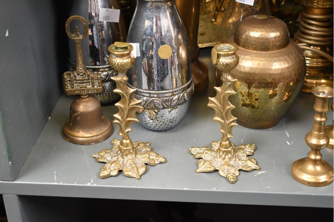 A quantity of late 19th to early 20th-century metalware, to feature a large brass pot with cast iron - Image 2 of 4