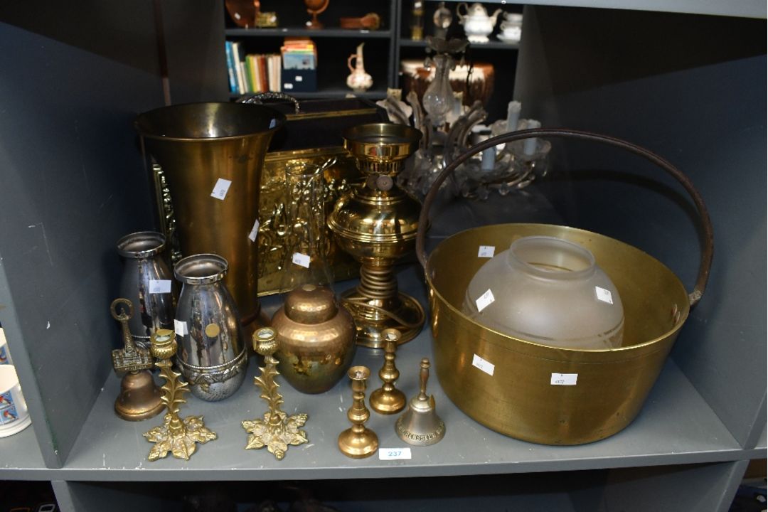 A quantity of late 19th to early 20th-century metalware, to feature a large brass pot with cast iron - Image 1 of 4
