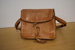 A 20th century vintage tooled leather shoulder bag, in smooth tan with black woven edging,