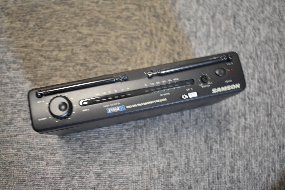 A Samson true diversity radio mic system, Stage 55 , with carry case and original box - Image 3 of 4