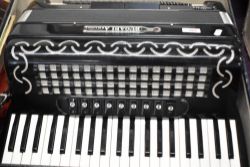 A Bugari Armando Junior Fisa piano accordion