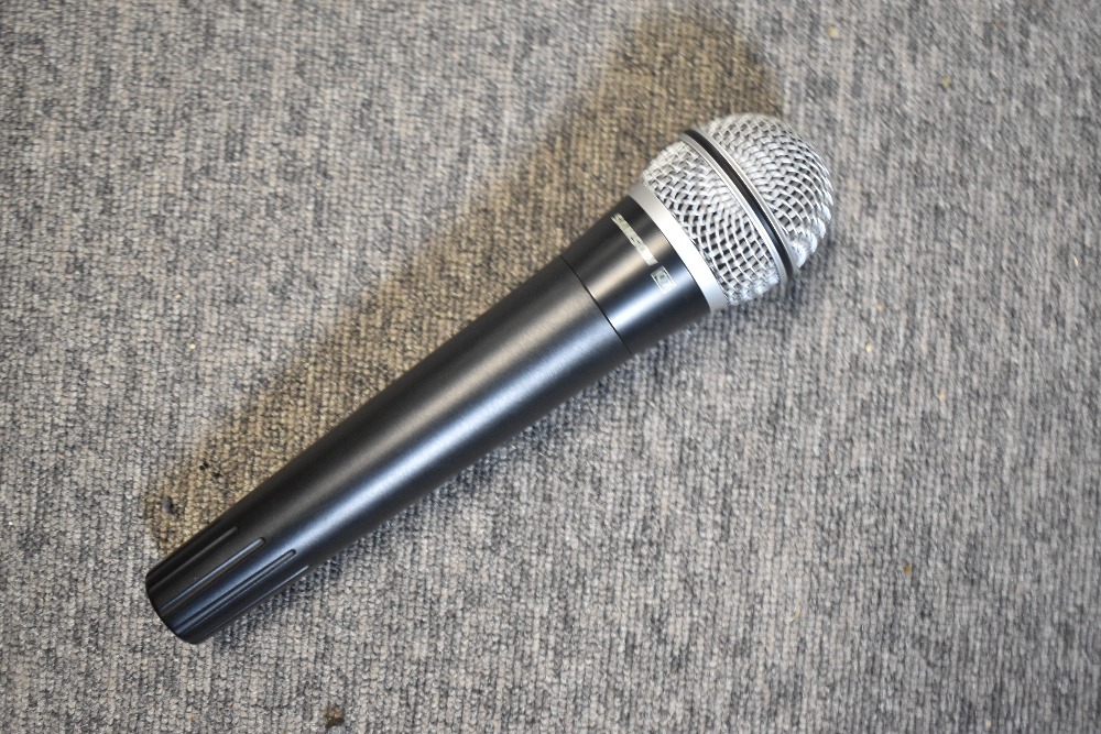 A Samson true diversity radio mic system, Stage 55 , with carry case and original box - Image 2 of 4