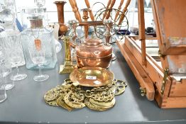 A small quantity of late 19th to early 20th-century metal ware, to feature brass martingales, a