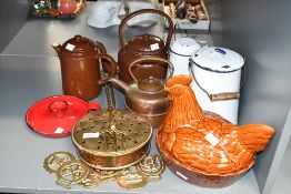 A quantity of vintage kitchenalia, to include a brown glazed hen on egg; a French-style white enamel
