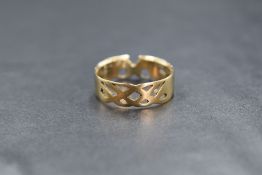 A 9ct gold band ring having pierced Celtic knot decoration, size P & 2.5g, ring very worn