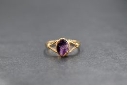 A 9ct gold blue john set ring, the bezel set blue john having split shoulders, marked 375, ring size