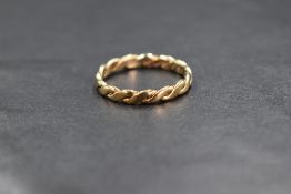 A 9ct gold band, of rope form, marked 375, ring size M, 1.9g