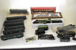 00 Gauge, Mainline 37-053 4-6-0 BR Standard Class Loco & Tender, boxed, Hornby 4-6-2 LNER Flying