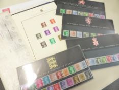 GB MACHIN PRESENTATION PACKS, ODD LEAVES AN 50p LONDON 1980 IN GUTTER PAIRS Large envelope of