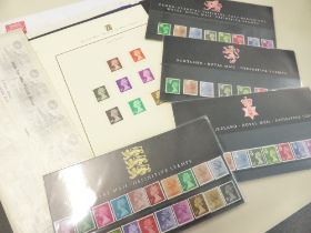 GB MACHIN PRESENTATION PACKS, ODD LEAVES AN 50p LONDON 1980 IN GUTTER PAIRS Large envelope of