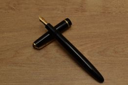 A Parker Duofold Junior aerometric fill fountain pen in Black with single decorative cap band having